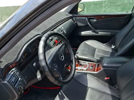Mercedes-Benz E 320 2000 года за 3 750 000 тг. в Алматы – фото 11