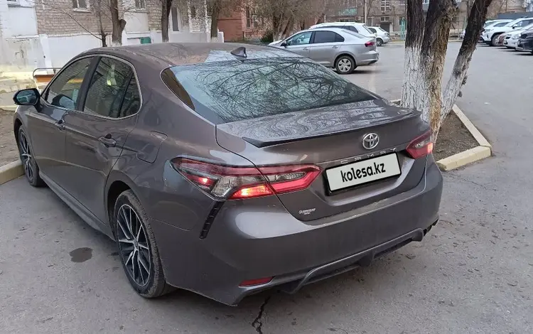 Toyota Camry 2021 года за 14 500 000 тг. в Атырау