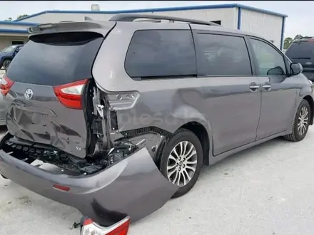 Toyota Sienna 2013 года за 1 000 000 тг. в Атырау