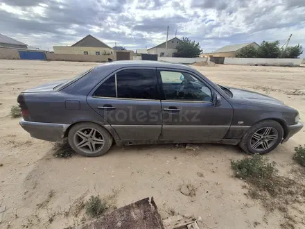 Mercedes-Benz C 320 1998 года за 1 800 000 тг. в Жанаозен – фото 2