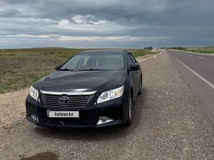 Toyota Camry 2013 года за 8 000 000 тг. в Павлодар – фото 2