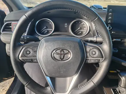 Toyota Camry 2022 года за 14 150 000 тг. в Атырау – фото 17