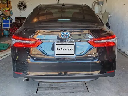 Toyota Camry 2022 года за 14 150 000 тг. в Атырау – фото 3