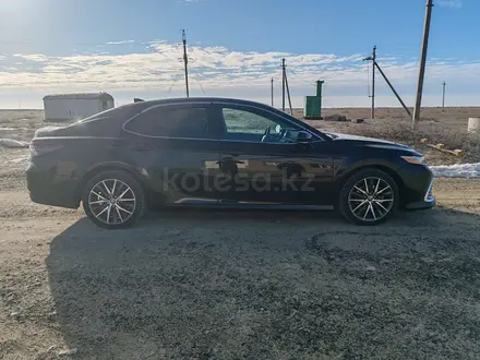 Toyota Camry 2022 года за 14 150 000 тг. в Атырау – фото 5