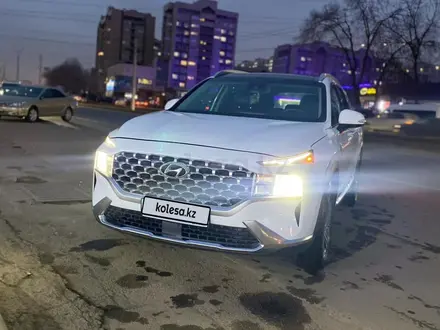 Hyundai Santa Fe 2022 года за 15 800 000 тг. в Алматы