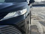 Toyota Camry 2018 годаfor13 200 000 тг. в Алматы – фото 3