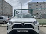 Toyota RAV4 2021 года за 17 000 000 тг. в Атырау