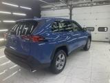 Toyota RAV4 2022 годаfor23 157 000 тг. в Павлодар – фото 3