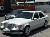 Mercedes-Benz E 220 1990 годаfor1 850 000 тг. в Талдыкорган