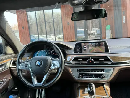 BMW 750 2017 года за 30 990 000 тг. в Алматы – фото 7