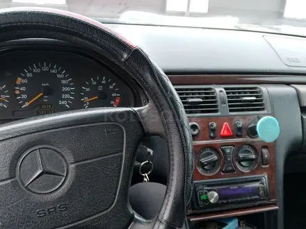 Mercedes-Benz E 200 1997 года за 2 000 000 тг. в Караганда – фото 5