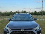 Toyota RAV4 2019 года за 10 000 000 тг. в Актобе
