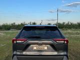 Toyota RAV4 2019 года за 10 000 000 тг. в Актобе – фото 4