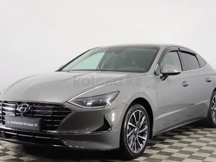 Hyundai Sonata 2021 года за 13 890 000 тг. в Астана