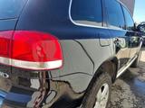 Volkswagen Touareg 2005 года за 3 900 000 тг. в Усть-Каменогорск – фото 4