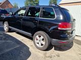 Volkswagen Touareg 2005 года за 3 900 000 тг. в Усть-Каменогорск – фото 5