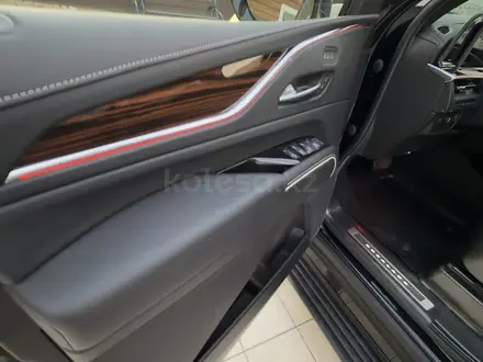 Cadillac Escalade 2023 года за 52 700 000 тг. в Алматы – фото 15