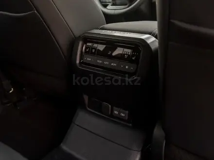 Toyota Land Cruiser Prado Luxe+ 2026 года за 39 800 000 тг. в Семей – фото 15