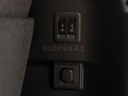 Toyota Land Cruiser Prado Luxe+ 2026 года за 39 800 000 тг. в Семей – фото 17