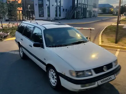 Volkswagen Passat 1995 года за 1 790 000 тг. в Караганда – фото 2