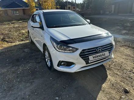 Hyundai Accent 2018 года за 7 200 000 тг. в Петропавловск – фото 2