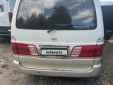 Toyota Grand Hiace 2002 года за 8 200 000 тг. в Усть-Каменогорск – фото 2
