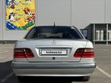 Mercedes-Benz E 200 2000 года за 2 800 000 тг. в Актобе – фото 3