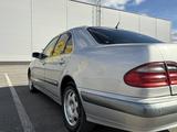 Mercedes-Benz E 200 2000 года за 2 800 000 тг. в Актобе – фото 2