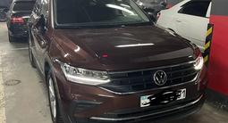 Volkswagen Tiguan 2021 года за 13 990 000 тг. в Астана