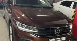 Volkswagen Tiguan 2021 года за 13 990 000 тг. в Астана – фото 2