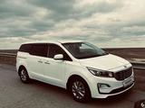 Kia Carnival 2020 года за 11 600 000 тг. в Атырау – фото 3