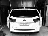 Kia Carnival 2020 года за 11 600 000 тг. в Атырау – фото 4