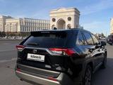 Toyota RAV4 2023 года за 18 000 000 тг. в Астана