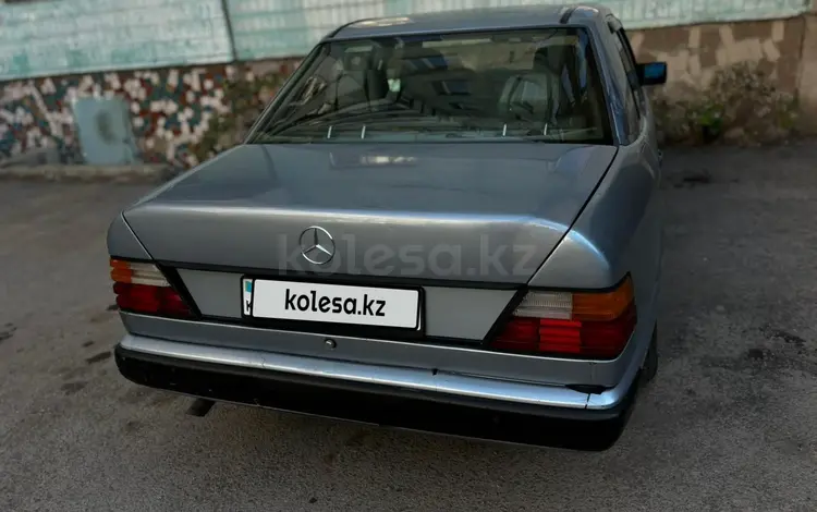 Mercedes-Benz E 260 1987 годаfor1 500 000 тг. в Караганда