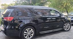 Kia Carnival 2016 года за 10 200 000 тг. в Алматы – фото 2