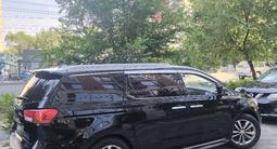 Kia Carnival 2016 года за 10 200 000 тг. в Алматы – фото 5