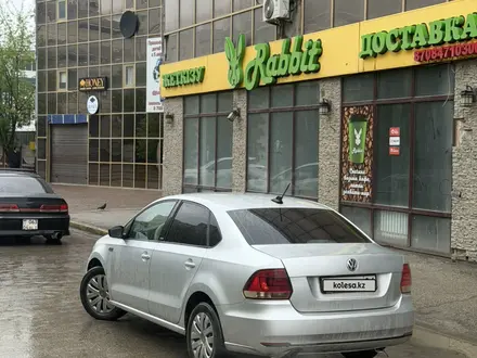 Volkswagen Polo 2018 года за 4 800 000 тг. в Актобе – фото 4