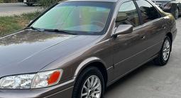 Toyota Camry 2000 года за 4 000 000 тг. в Алматы – фото 2