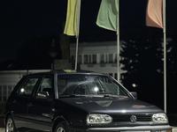 Volkswagen Golf 1994 годаүшін2 650 000 тг. в Алматы