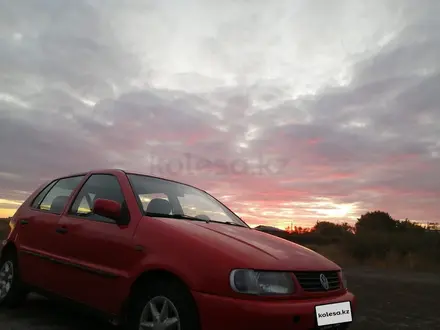 Volkswagen Polo 1995 года за 1 300 000 тг. в Костанай – фото 2