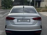 Hyundai Accent 2022 года за 8 600 000 тг. в Шымкент – фото 4