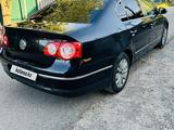 Volkswagen Passat 2006 года за 3 700 000 тг. в Алматы – фото 4
