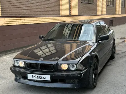 BMW 7 Series, 2000