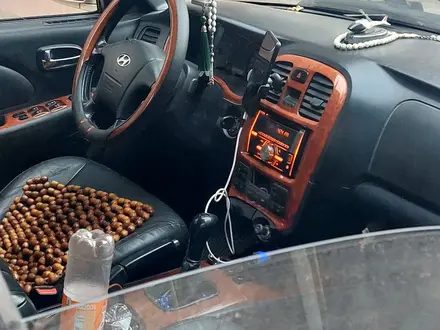 Hyundai Sonata 2004 года за 1 900 000 тг. в Алматы – фото 2