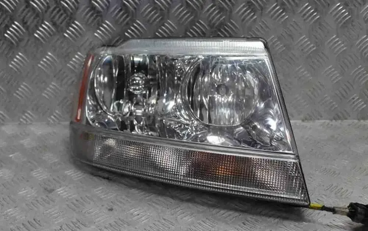 Передние фары на JEEP CHEROKEE 2001 года за 2 990 тг. в Шымкент