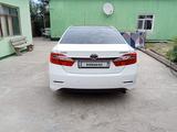 Toyota Camry 2013 года за 9 000 000 тг. в Шымкент – фото 2