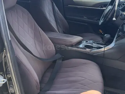 Toyota Camry 2020 года за 10 500 000 тг. в Атырау – фото 16