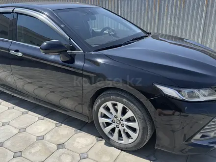 Toyota Camry 2020 года за 10 500 000 тг. в Атырау – фото 6