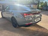 Hyundai Elantra 2021 года за 8 200 000 тг. в Уральск – фото 4