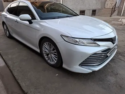 Toyota Camry 2018 года за 14 000 000 тг. в Сарыагаш – фото 3